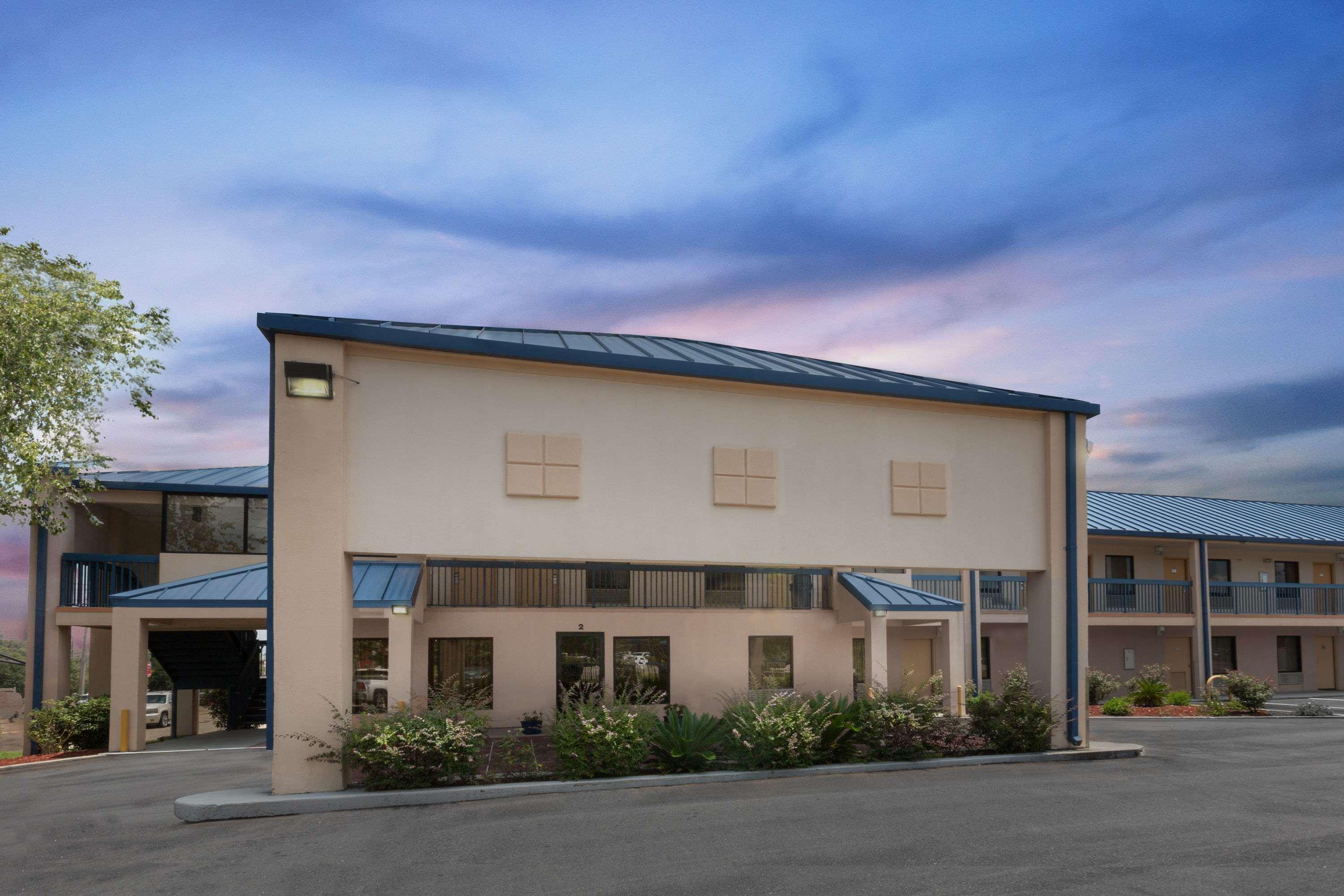 Super 8 By Wyndham Hattiesburg South Luaran gambar